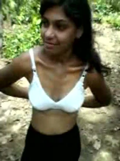 Slim teen girl enjoys outdoor sex with her boyfriend