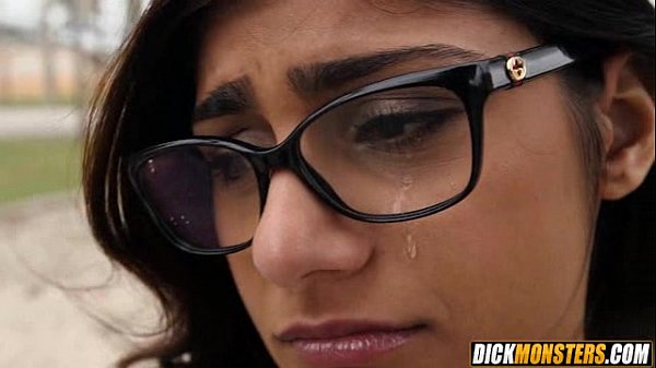 Mia Khalifa sex video with 2 big guys and cheating her bf